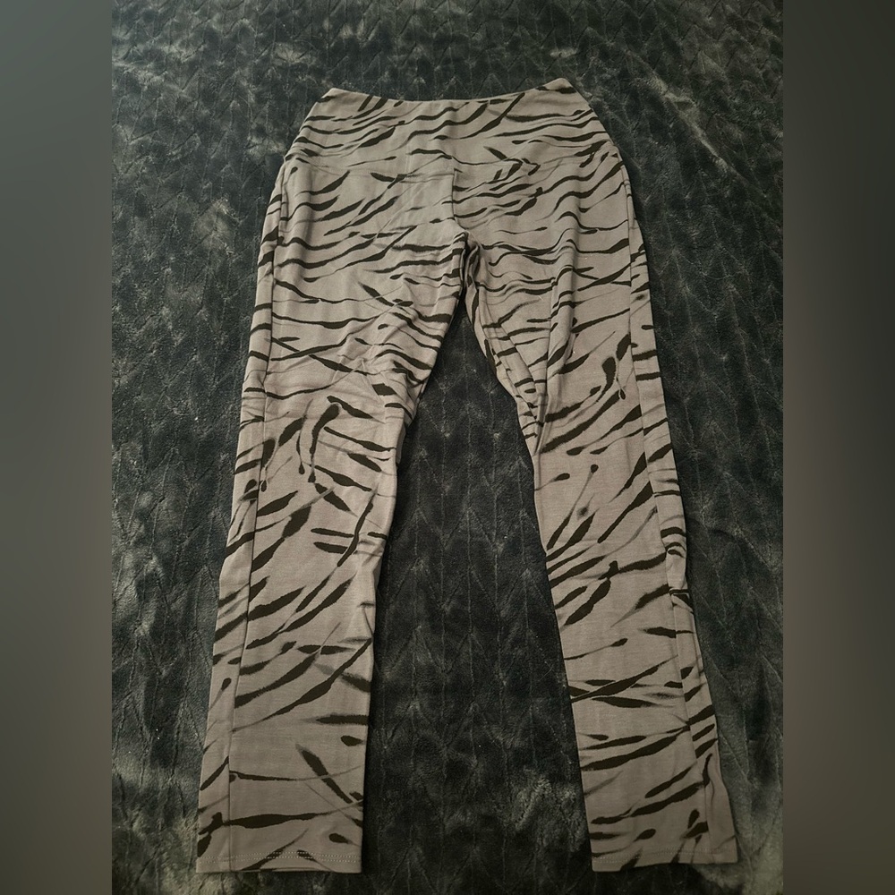 Rachel Zoe Black and Gray Animal Print Leggings